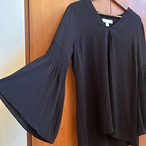 MICHAEL KORS black v-neck top with bell sleeves & smocking detail, womens size L